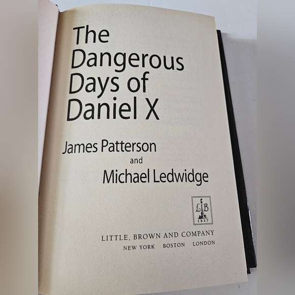 James Patterson. The Dangerous Days of Daniel X. Little Brown (2008) - Picture 11 of 11